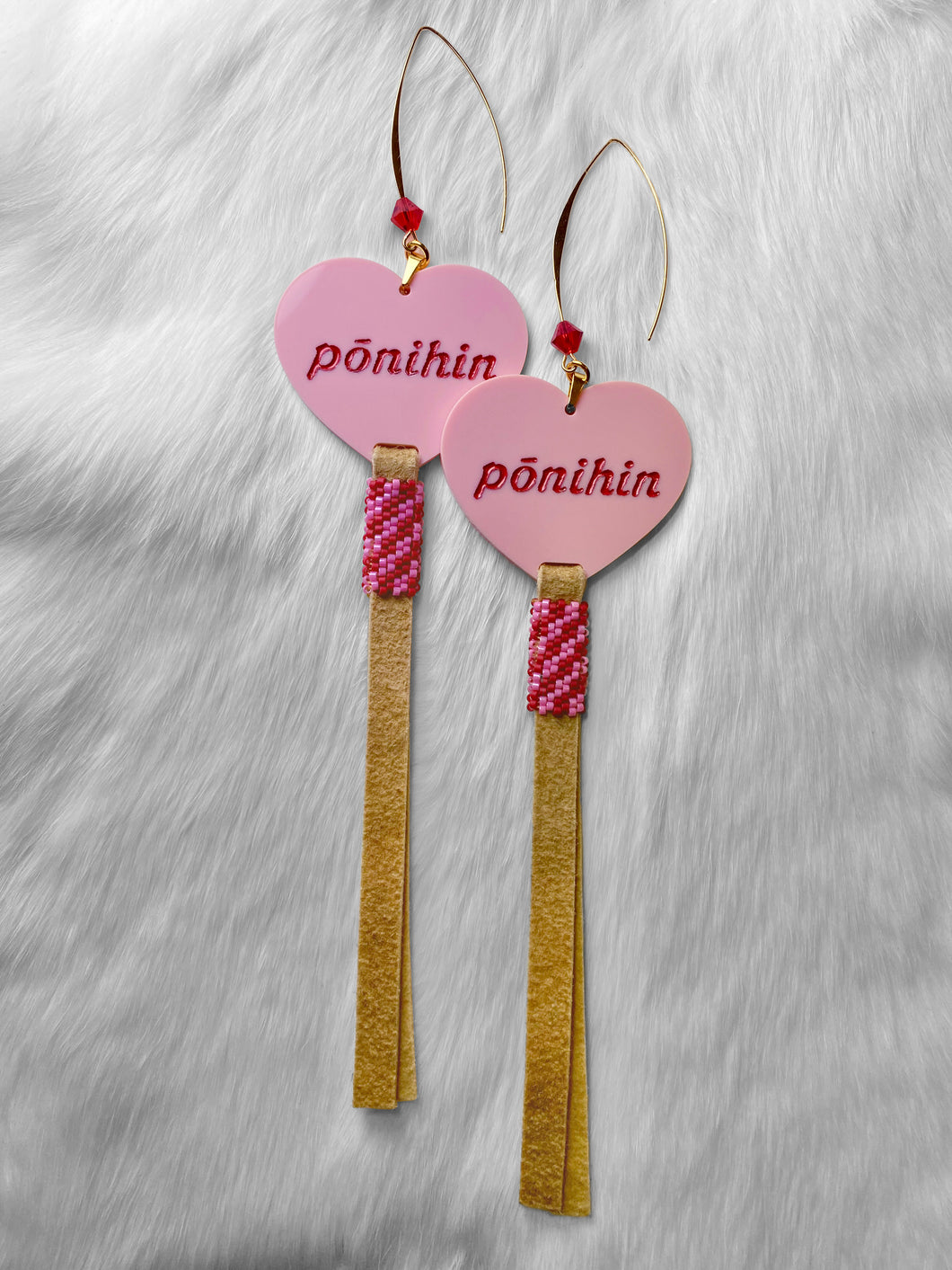 pōnihin hide earrings